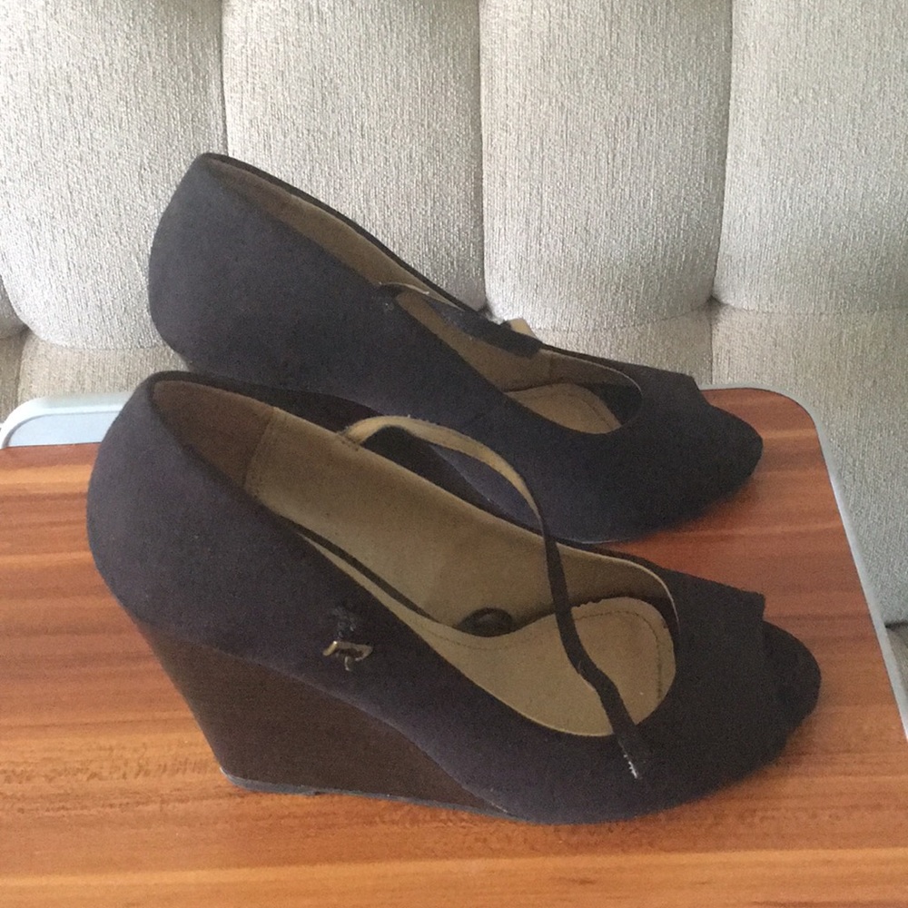 Shoes - Picture 2 of 6